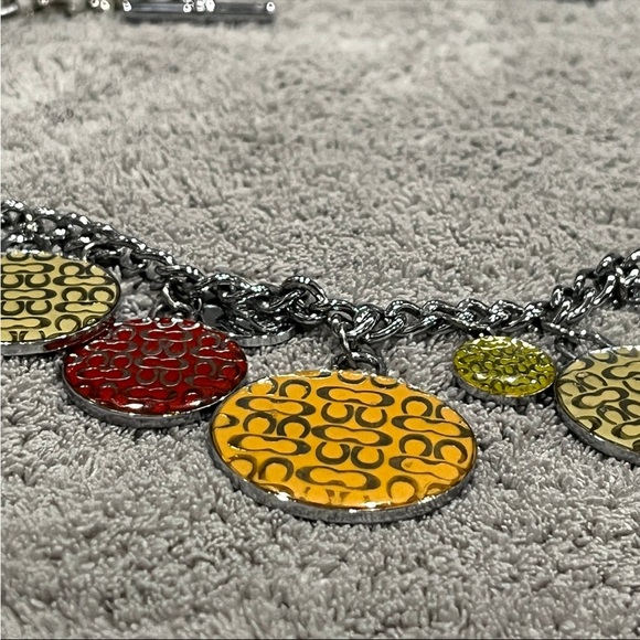 VINTAGE COACH LEGACY SIGNATURE MEDALLION CHARM 17” STAINLESS STEEL NECKLACE - Picture 5 of 8